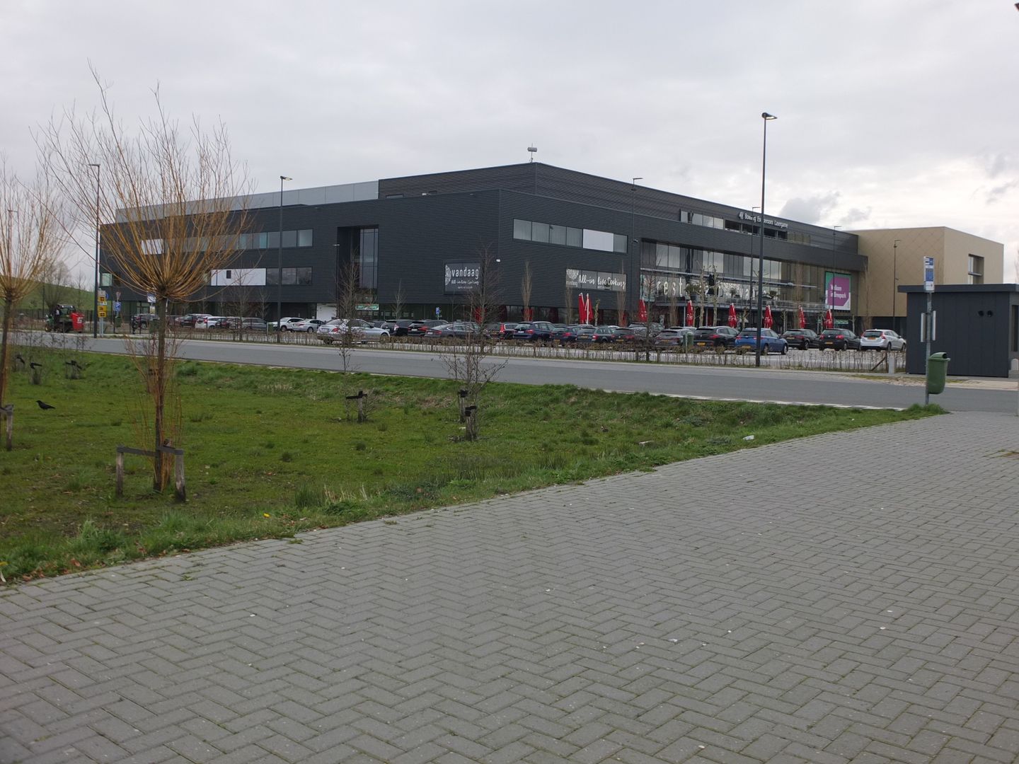 De evenementenhallen van Breepark in Breda, gezien vanaf het terrein
