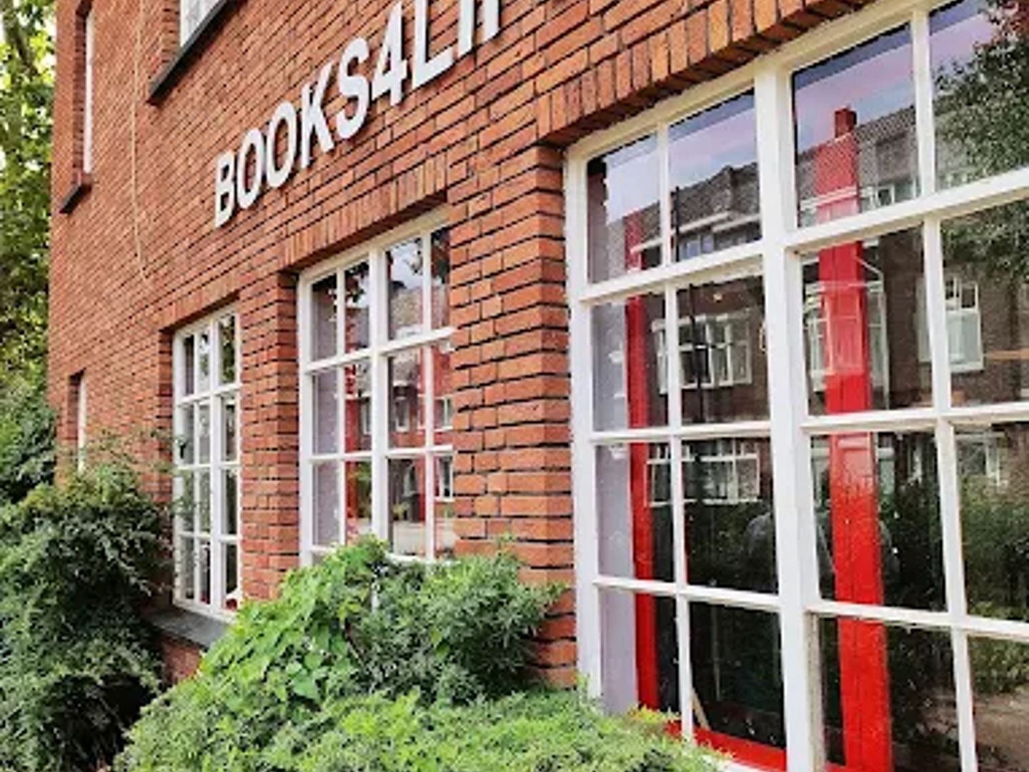 Buitenaanzicht van Books4Life Eindhoven.