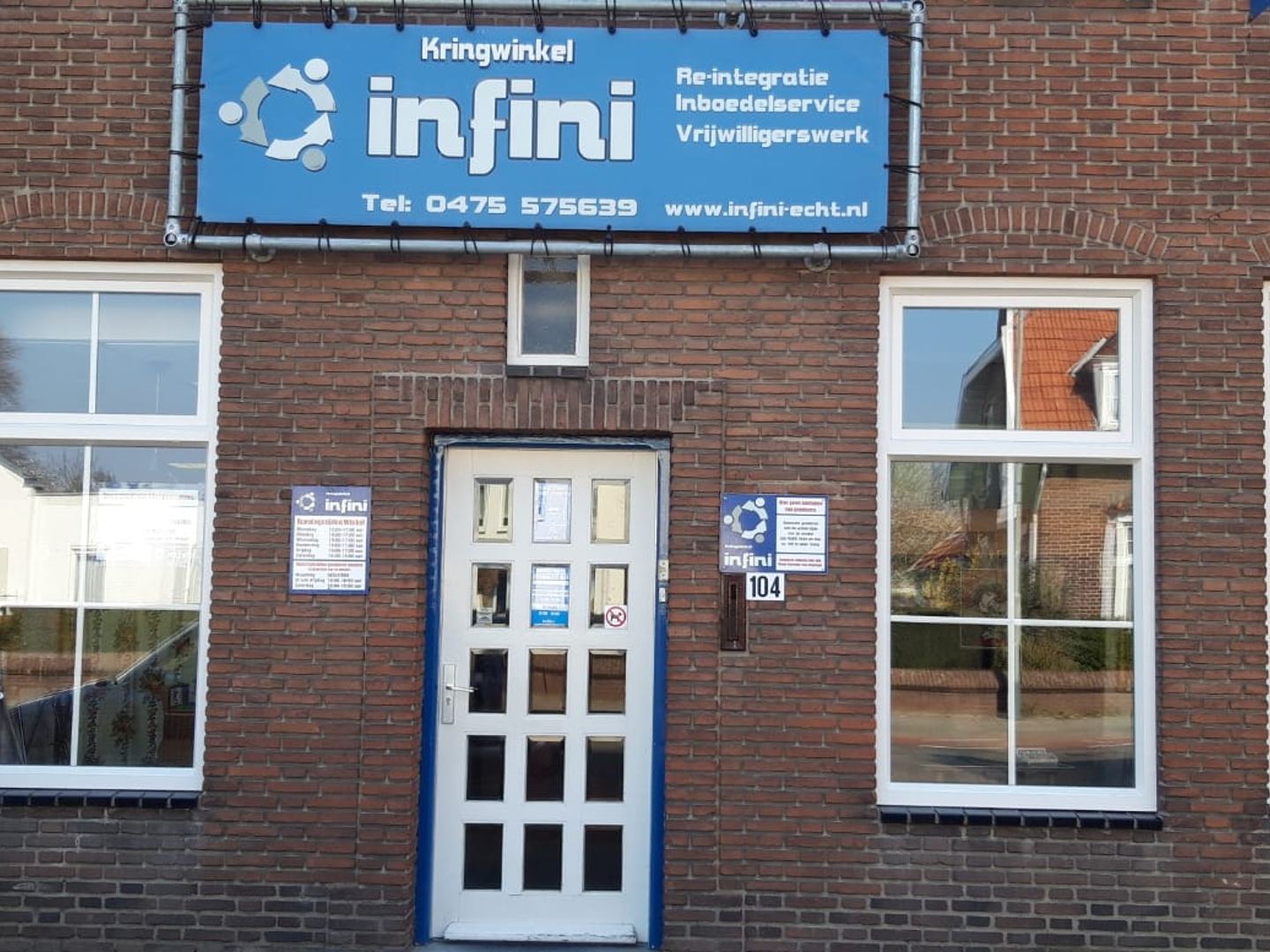 Exterior facade of Kringwinkel infini with shop sign