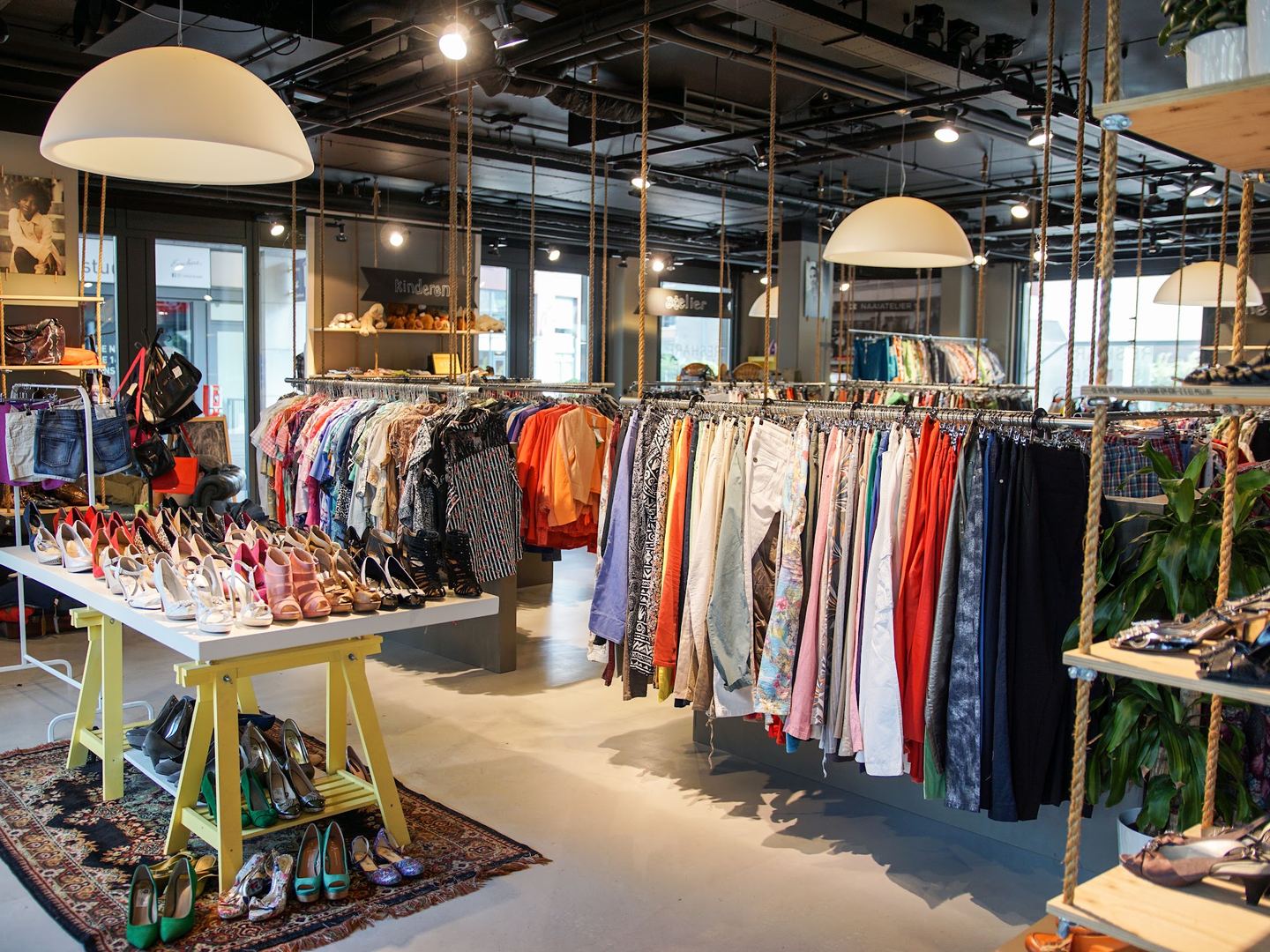 Winkelpui van ReShare Store Breda in Breda