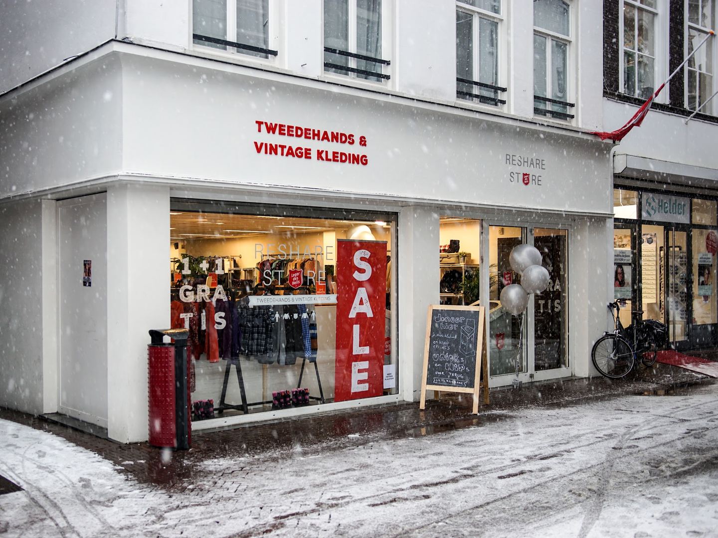 Winkelpui van ReShare Store Dordrecht in Dordrecht