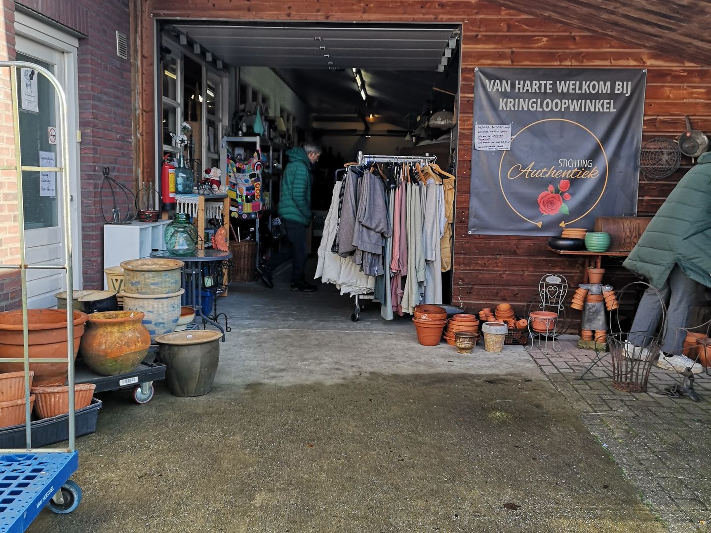 Exterior view of the Stichting Authentiek shop entrance